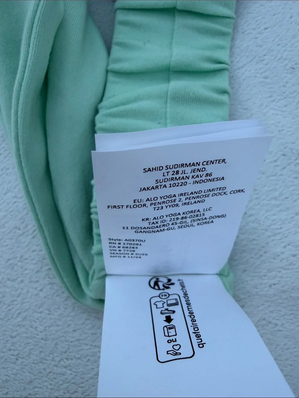 ALO Yoga lightweight mint